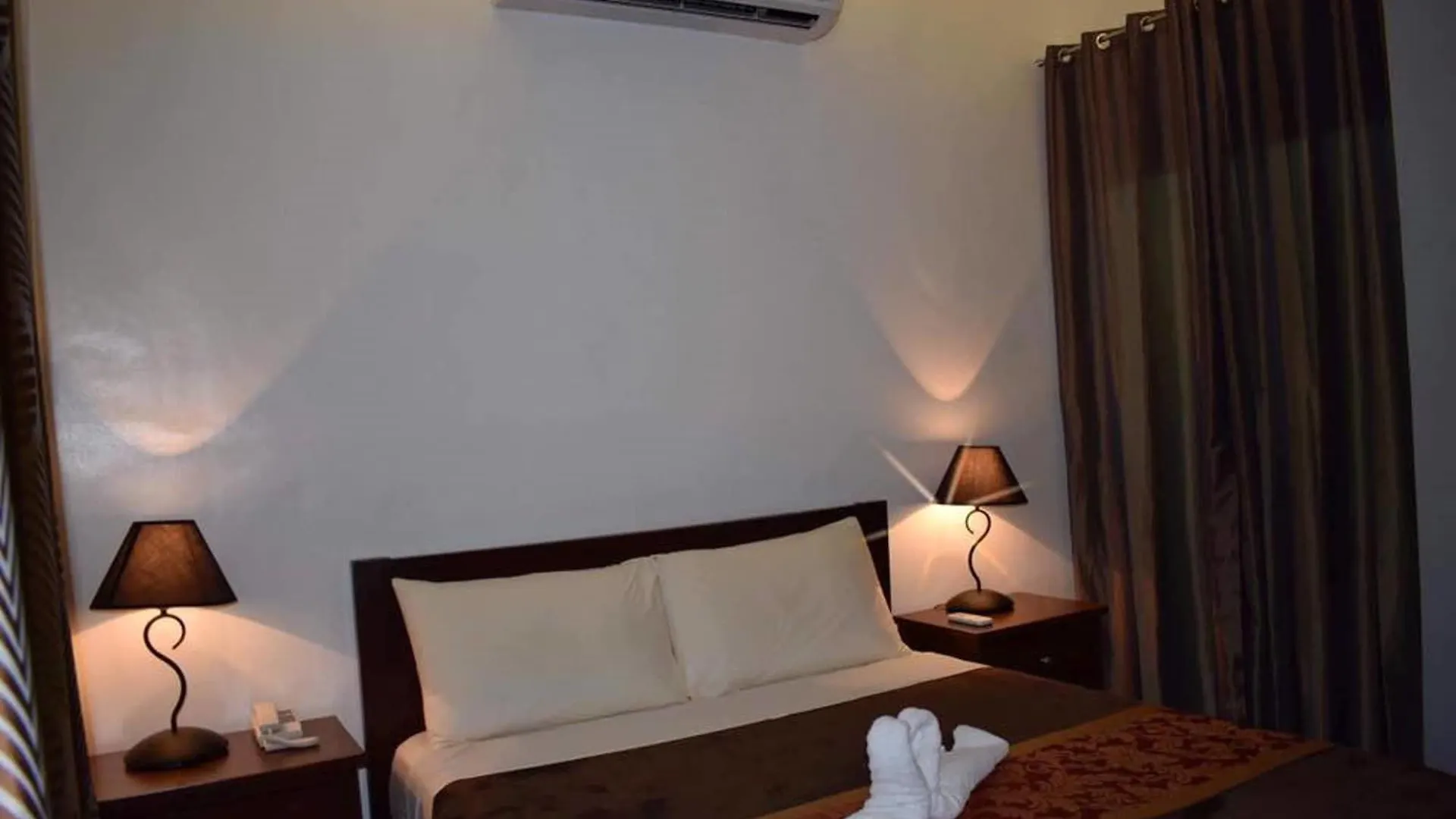 Jo Carter'S Hotel And Suites Angeles City