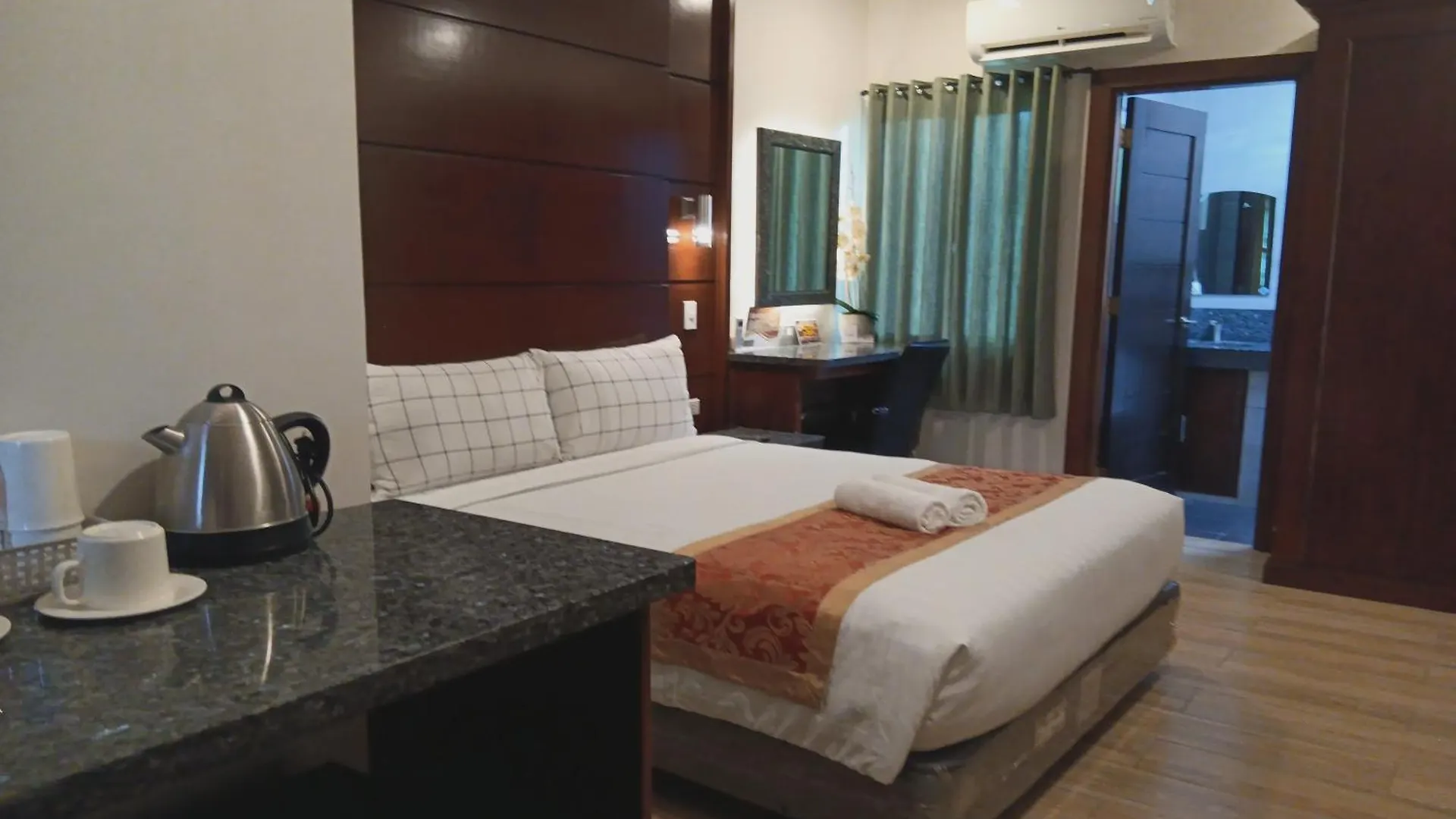 Jo Carter'S Hotel And Suites Angeles City 3*,