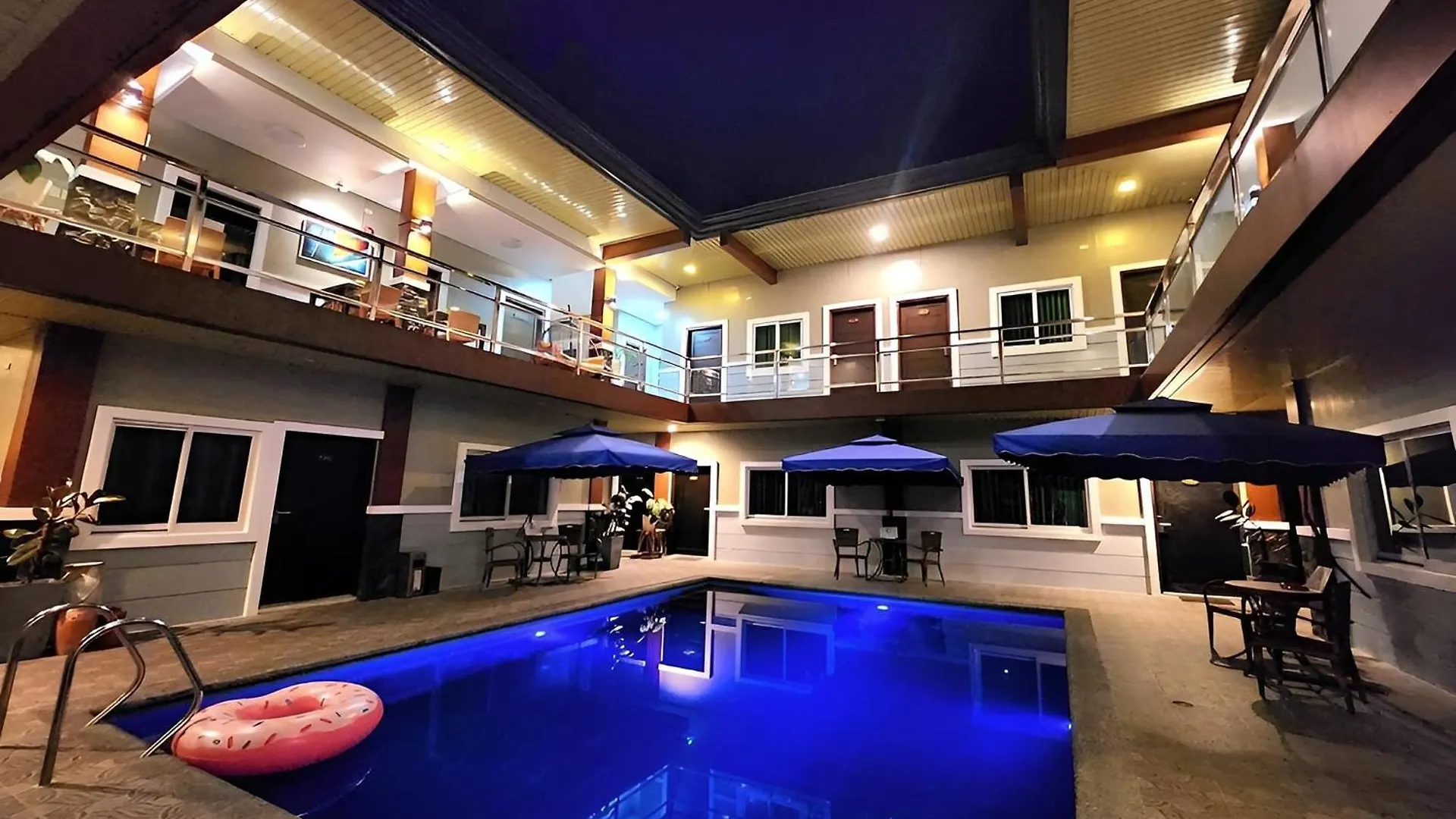 Jo Carter'S Hotel And Suites Angeles City 3*,