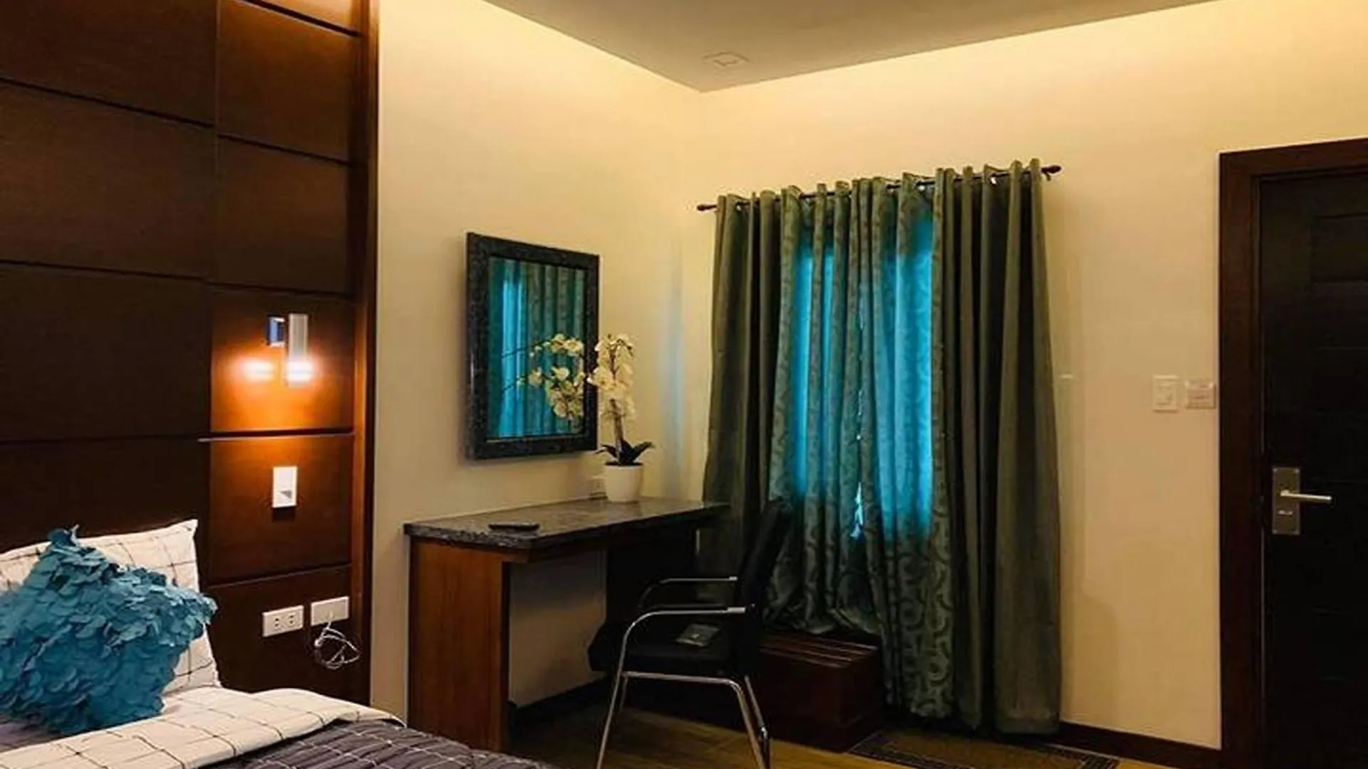 Jo Carter'S Hotel And Suites Angeles City