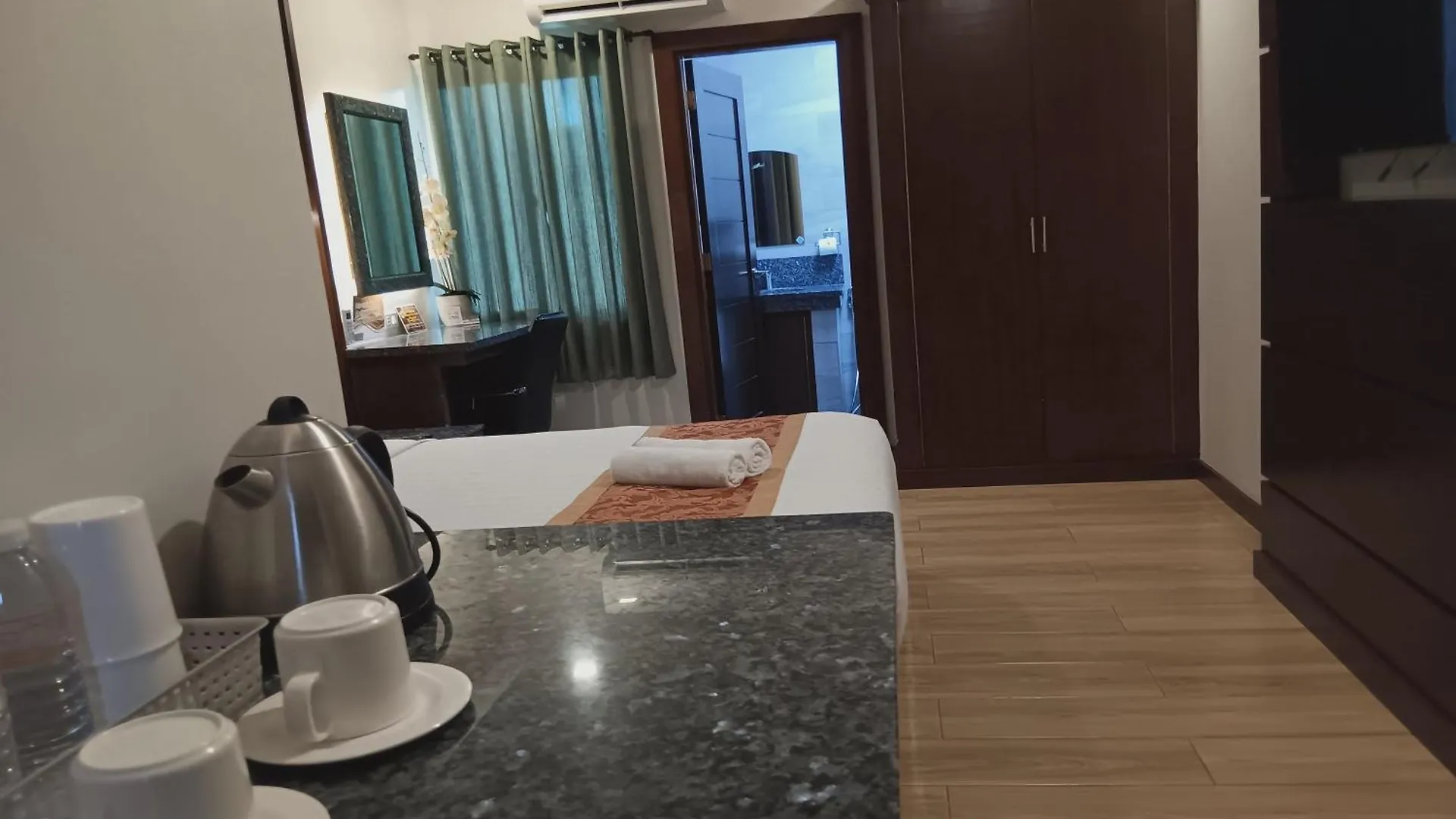 Jo Carter'S Hotel And Suites Angeles City